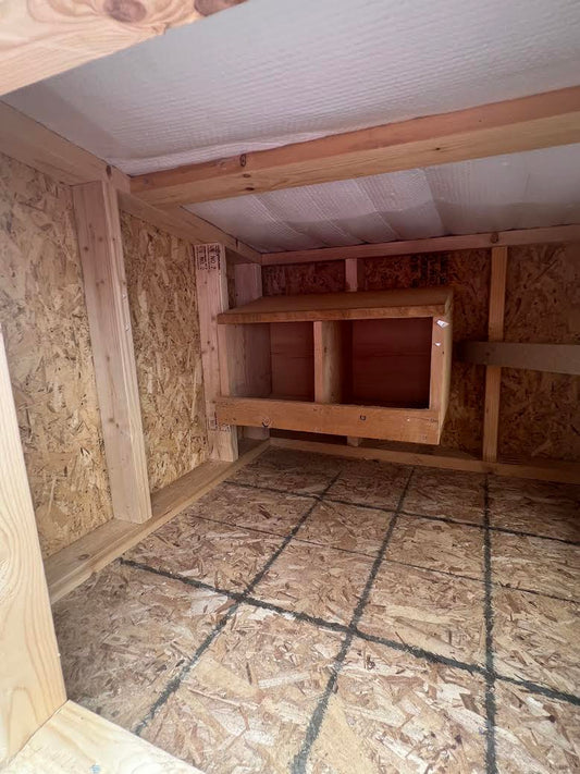 4x4 Chicken Coop - 23MK016  Horn