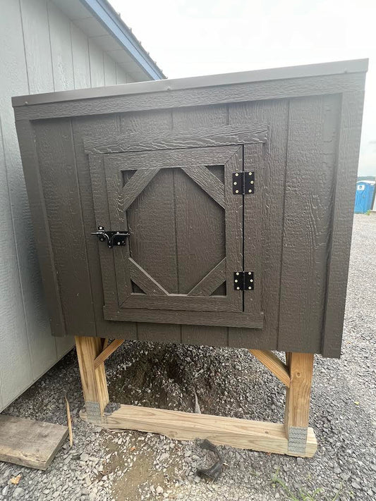 4x4 Chicken Coop - 23MK016  Horn
